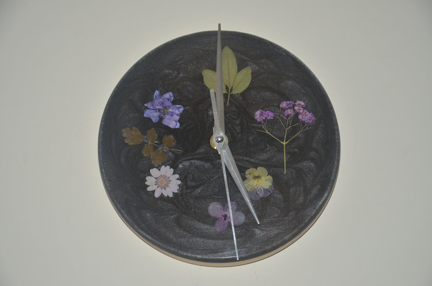 Flowers in Resin Clock