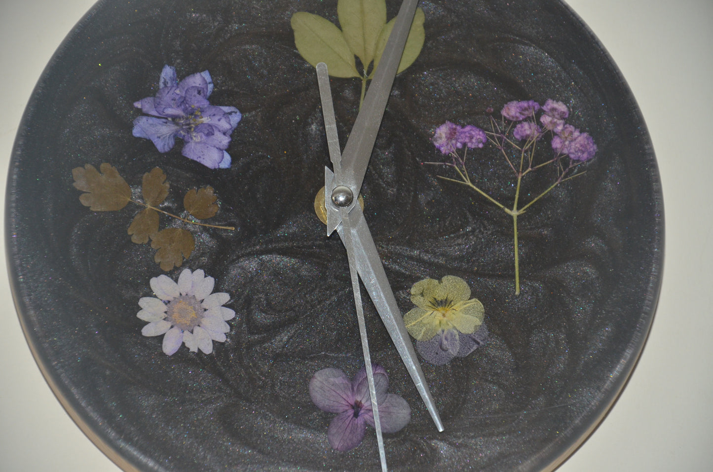 Flowers in Resin Clock