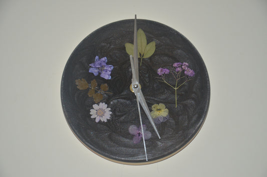 Flowers in Resin Clock