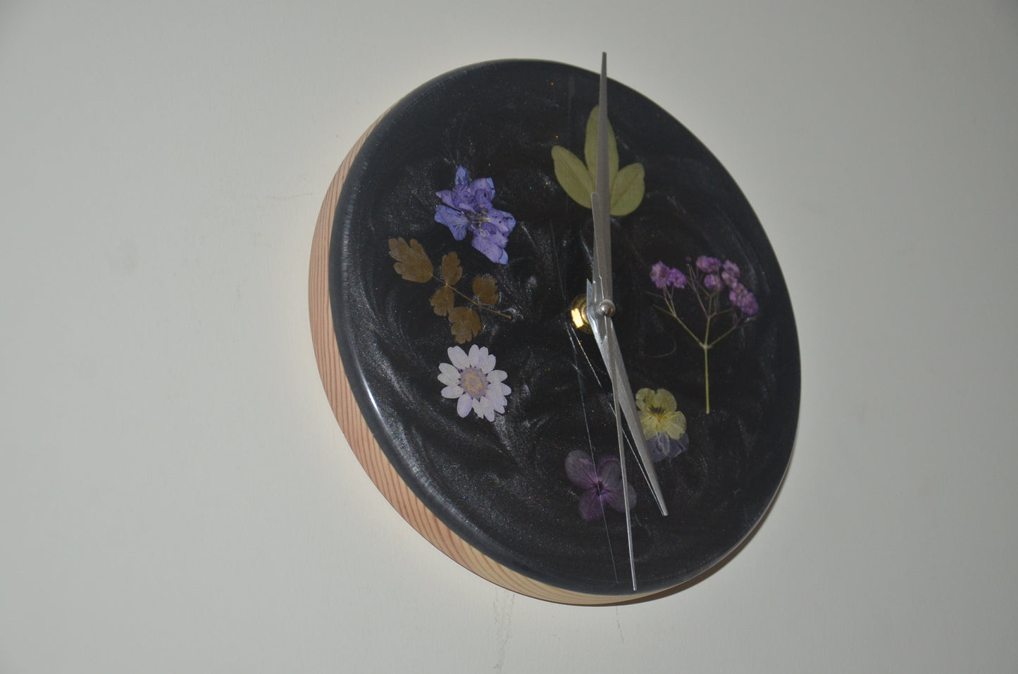 Flowers in Resin Clock